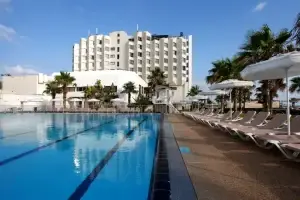 מלון חוף התמרים עכו